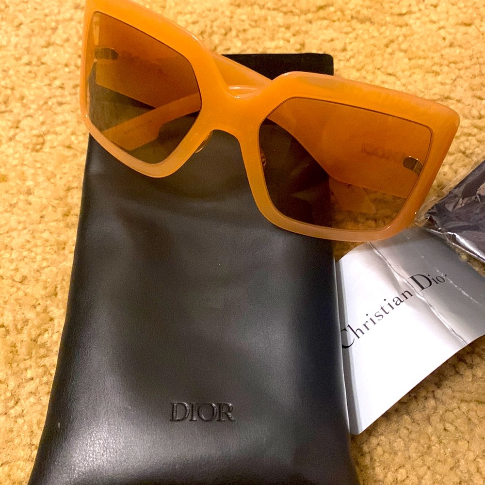 Barely used Dior women’s sunglasses
